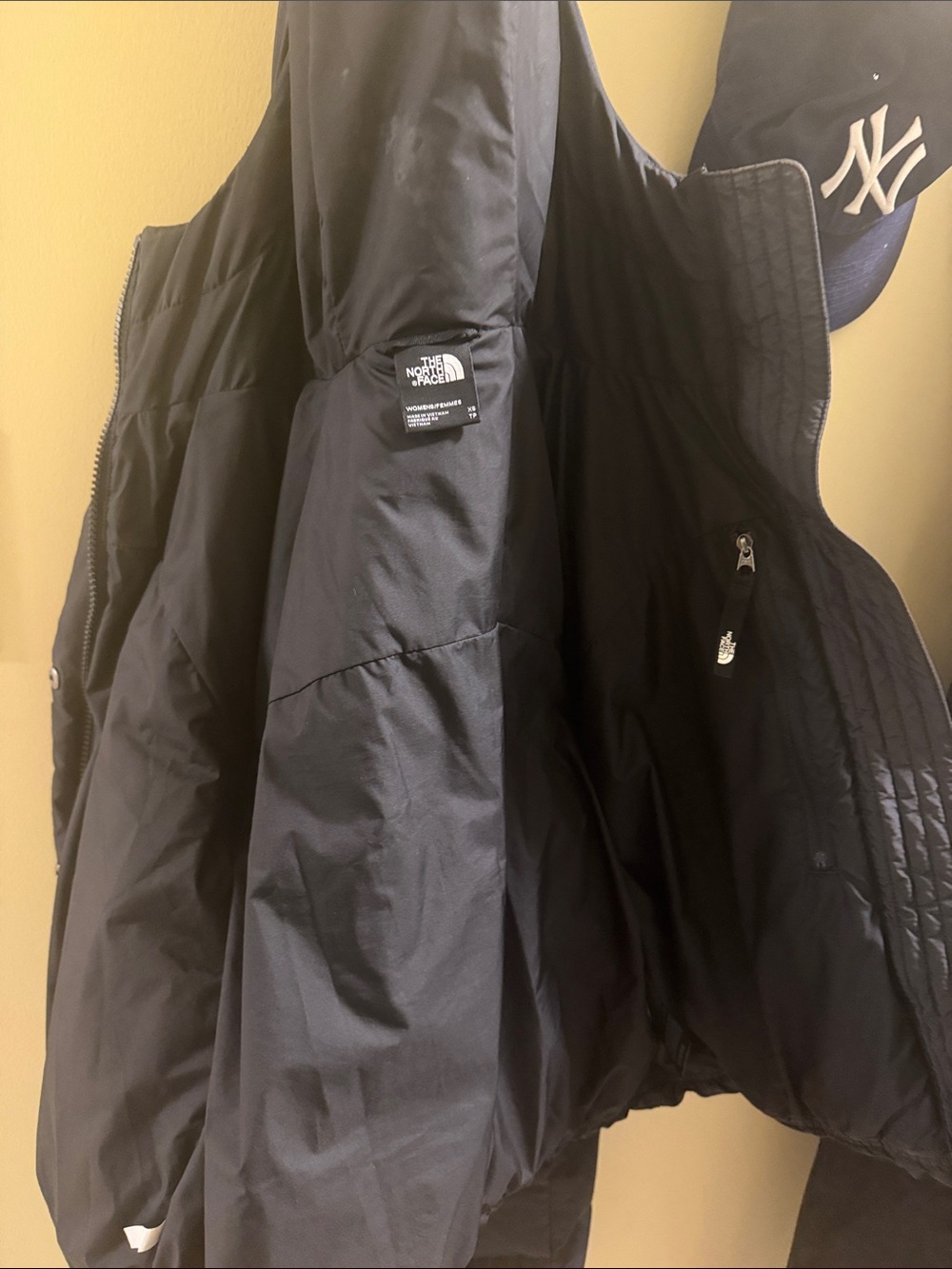 The North Face Women’s Black Short Puffer Hooded Jacket - Picture 6 of 6